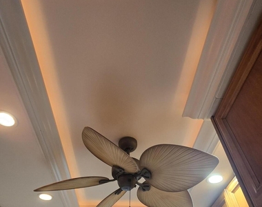 1161 Hillsboro Mile - Photo Thumbnail 21