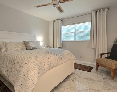 1161 Hillsboro Mile - Photo Thumbnail 6