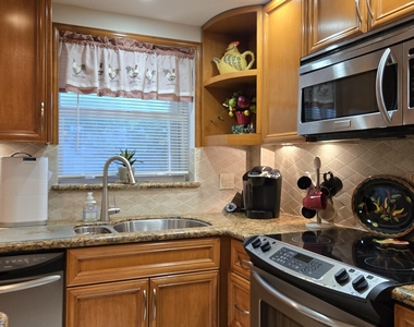 1161 Hillsboro Mile - Photo Thumbnail 20