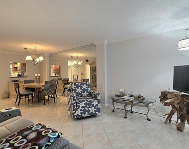 1161 Hillsboro Mile - Photo Thumbnail 15