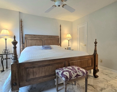 1161 Hillsboro Mile - Photo Thumbnail 26
