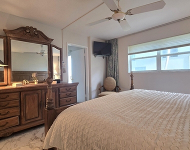 1161 Hillsboro Mile - Photo Thumbnail 27