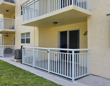 1161 Hillsboro Mile - Photo Thumbnail 12