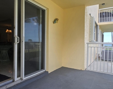 1161 Hillsboro Mile - Photo Thumbnail 8