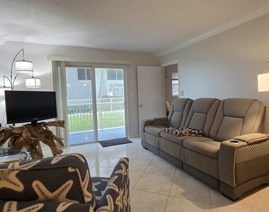 1161 Hillsboro Mile - Photo Thumbnail 3