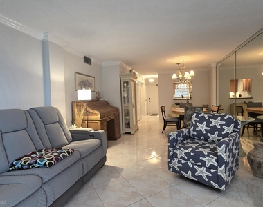 1161 Hillsboro Mile - Photo Thumbnail 24