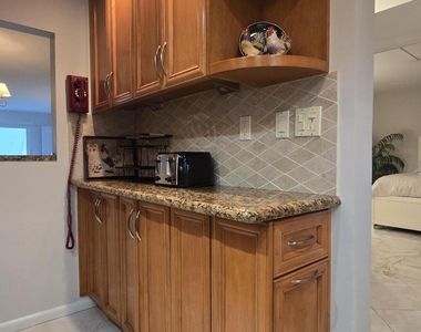 1161 Hillsboro Mile - Photo Thumbnail 2