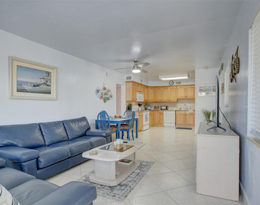 999 N Riverside Drive - Photo Thumbnail 4