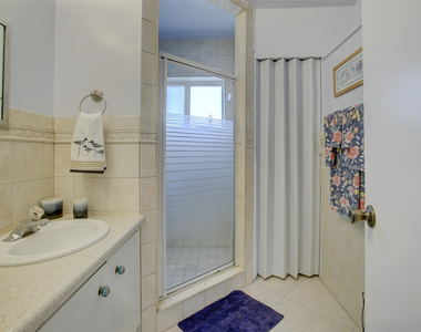 999 N Riverside Drive - Photo Thumbnail 8