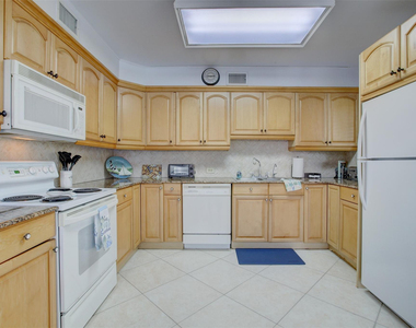999 N Riverside Drive - Photo Thumbnail 6