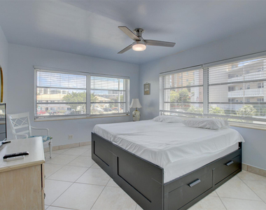 999 N Riverside Drive - Photo Thumbnail 7