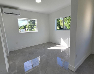 6041 Sw 17th Street - Photo Thumbnail 5