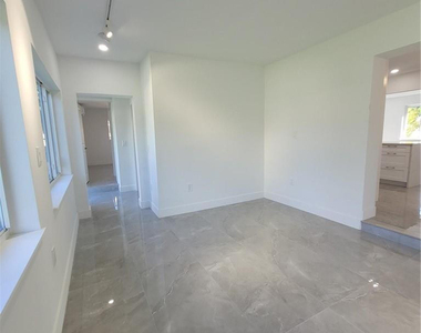 6041 Sw 17th Street - Photo Thumbnail 10