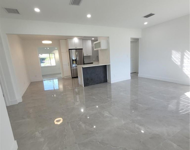 6041 Sw 17th Street - Photo Thumbnail 2