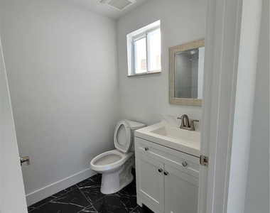6041 Sw 17th Street - Photo Thumbnail 9