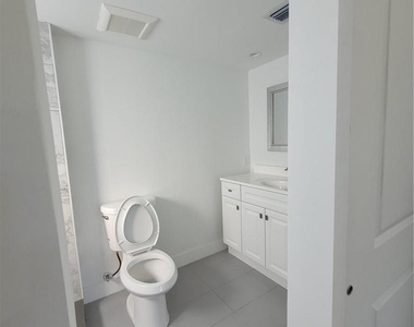 6041 Sw 17th Street - Photo Thumbnail 8