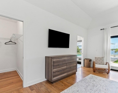 210 S Lake Drive - Photo Thumbnail 23