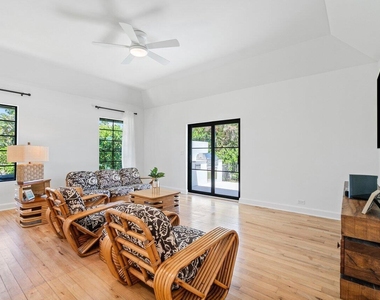 210 S Lake Drive - Photo Thumbnail 7