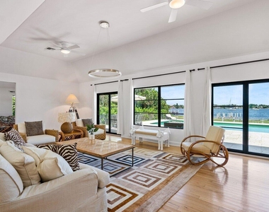 210 S Lake Drive - Photo Thumbnail 6