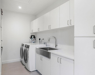 210 S Lake Drive - Photo Thumbnail 12