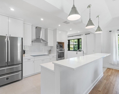 210 S Lake Drive - Photo Thumbnail 10