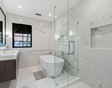 210 S Lake Drive - Photo Thumbnail 24
