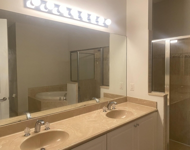 906 Mariner Bay Boulevard - Photo Thumbnail 16