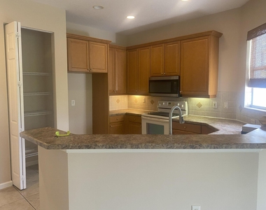 906 Mariner Bay Boulevard - Photo Thumbnail 5