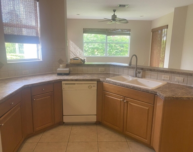 906 Mariner Bay Boulevard - Photo Thumbnail 4