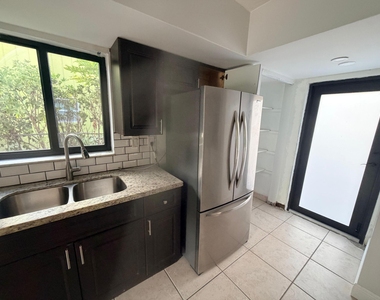 4340 Nw 80th Avenue - Photo Thumbnail 5