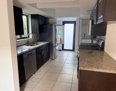 4340 Nw 80th Avenue - Photo Thumbnail 1