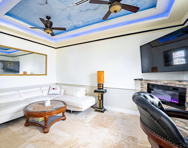 1325 N Mangonia Drive - Photo Thumbnail 6