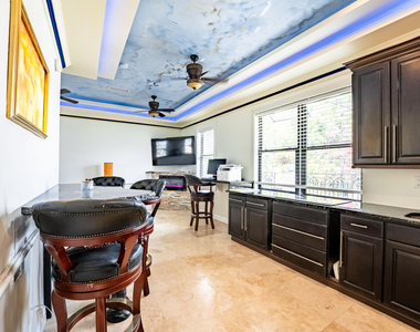 1325 N Mangonia Drive - Photo Thumbnail 3