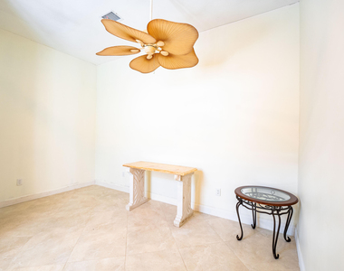 1325 N Mangonia Drive - Photo Thumbnail 9