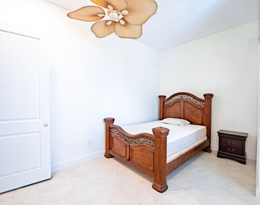 1325 N Mangonia Drive - Photo Thumbnail 8