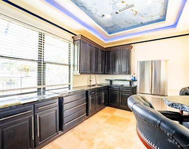 1325 N Mangonia Drive - Photo Thumbnail 5