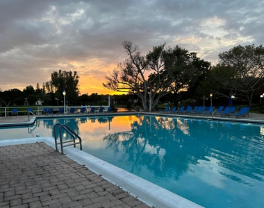 3740 Inverrary Drive - Photo Thumbnail 5