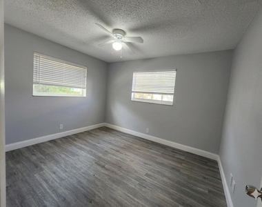 7931 Sw 7th Place - Photo Thumbnail 6