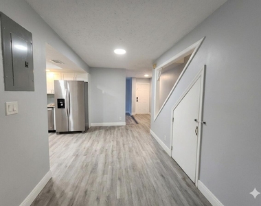 7931 Sw 7th Place - Photo Thumbnail 3