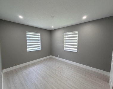 827 Franklin Road - Photo Thumbnail 5