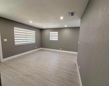 827 Franklin Road - Photo Thumbnail 9