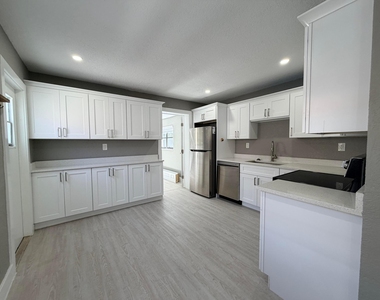 827 Franklin Road - Photo Thumbnail 2