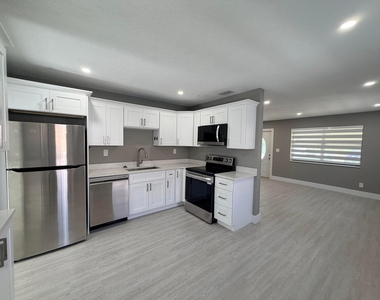 827 Franklin Road - Photo Thumbnail 11