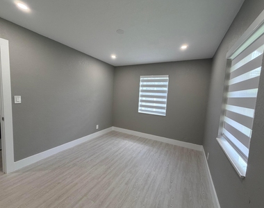 827 Franklin Road - Photo Thumbnail 6