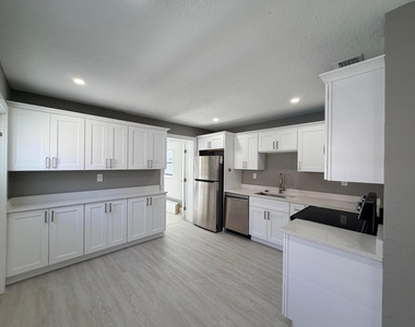 827 Franklin Road - Photo Thumbnail 12