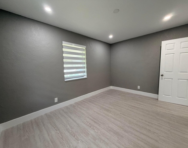 827 Franklin Road - Photo Thumbnail 4
