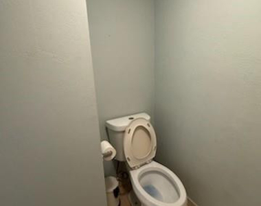 4384 Nw 9th Avenue - Photo Thumbnail 4