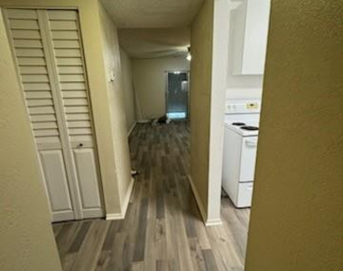 4384 Nw 9th Avenue - Photo Thumbnail 9
