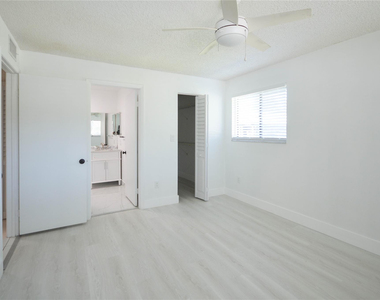 9499 W Mcnab Road - Photo Thumbnail 5