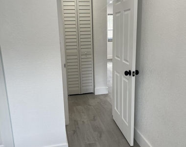 880 Nw 8th Avenue - Photo Thumbnail 11